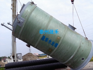 臨港預(yù)制泵站安裝現(xiàn)場